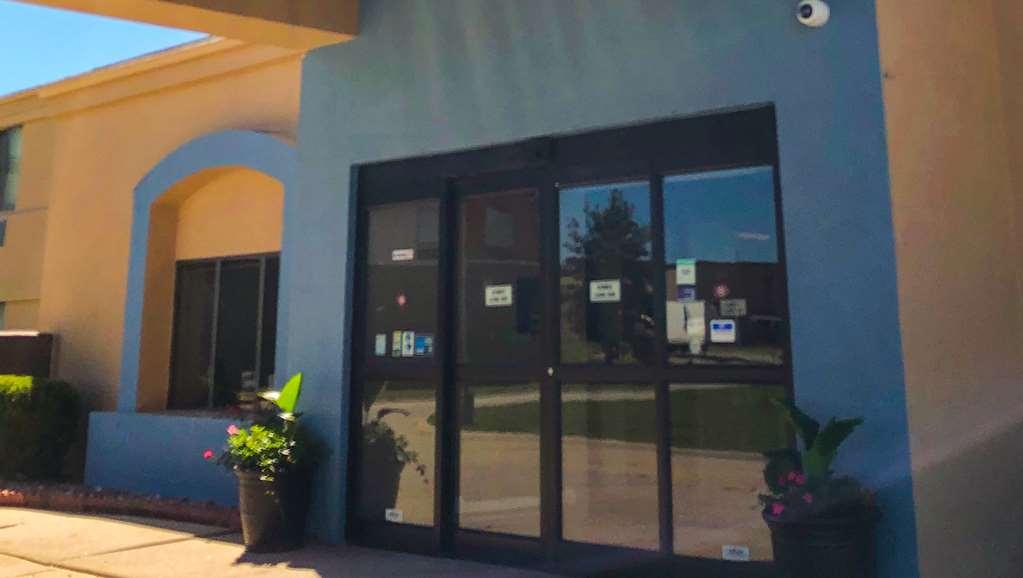 Oyo Hotel Lincoln Airport Ne, Hwy 80 Exterior photo
