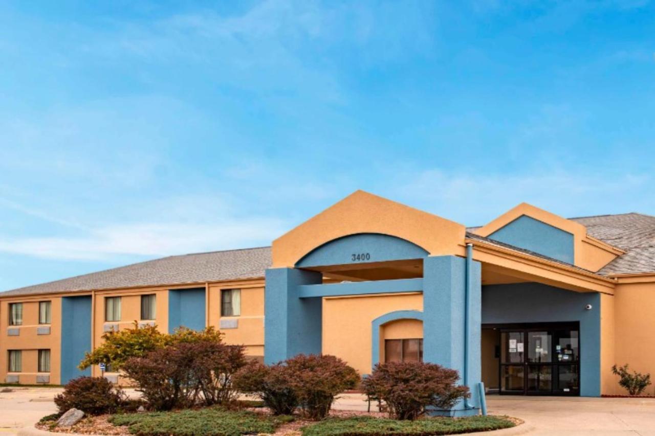 Oyo Hotel Lincoln Airport Ne, Hwy 80 Exterior photo